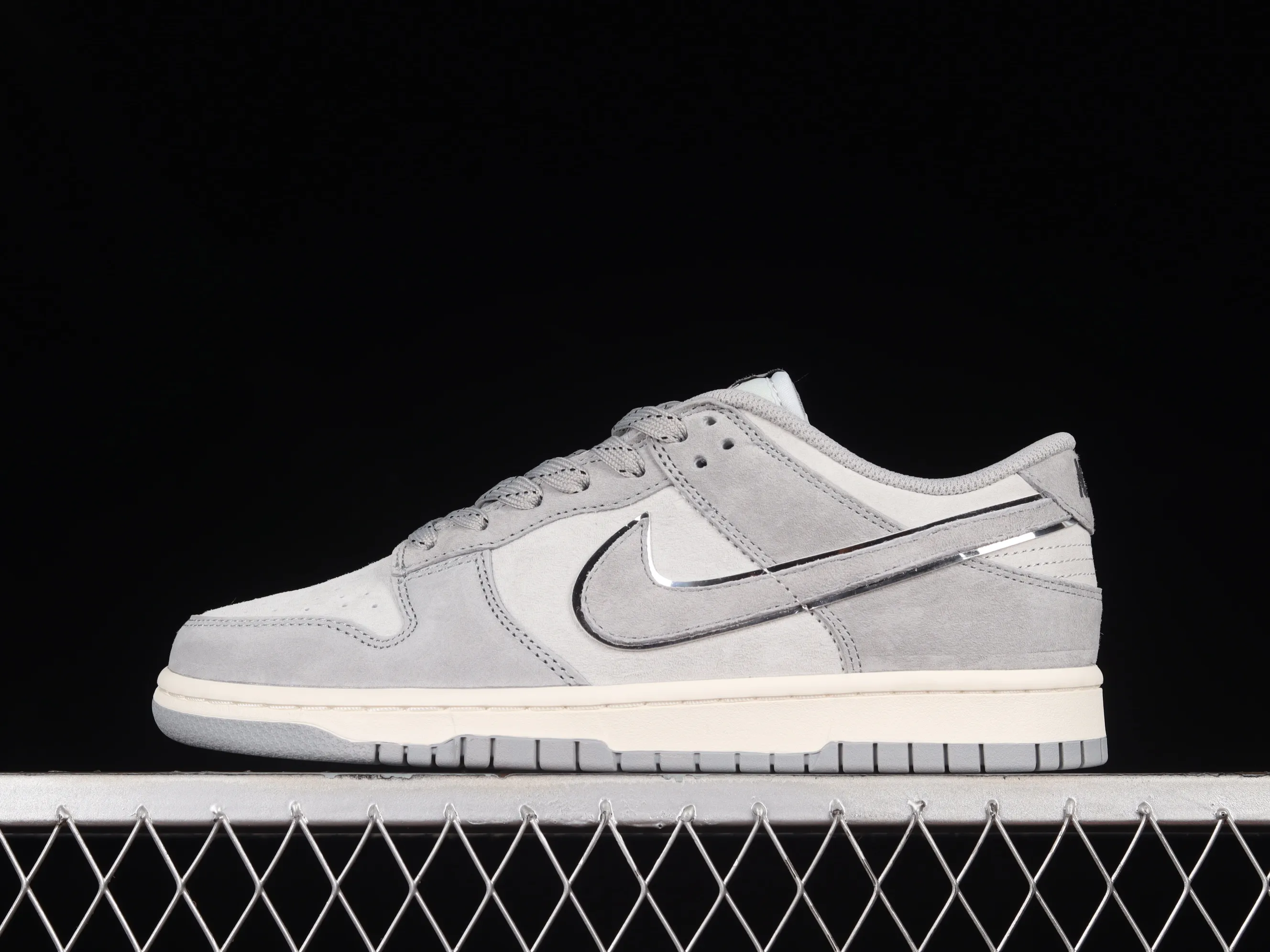 All Categories Nk SB Dunk Series Nk SB Dunk Low Low-top sneakers Otomo Katsuhiro x Nk SB Dunk Low "Steamboy OST" Creative customization collaboration Otomo Katsuhiro joint SB low-top sports casual sneakers DA5563-011